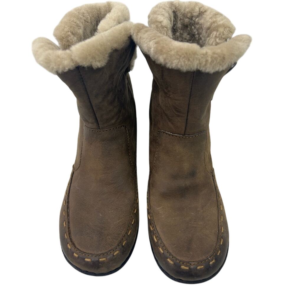 Born Crown Women’s Brown Leather and Sherpa Boots